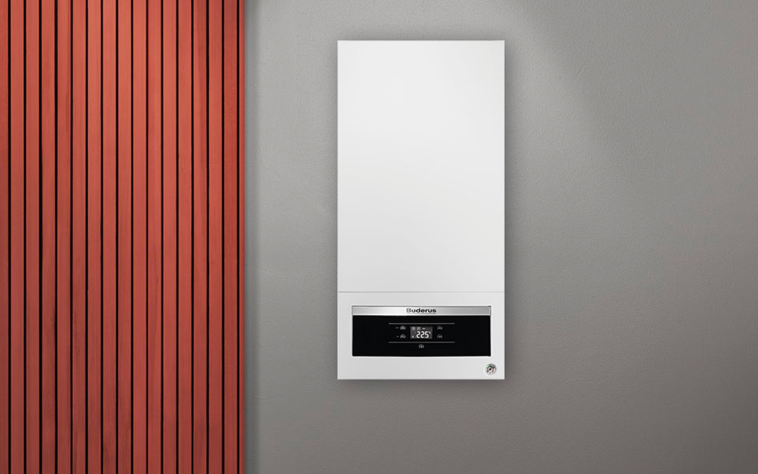 Gas-Brennwert-Kombitherme vor moderner Wand