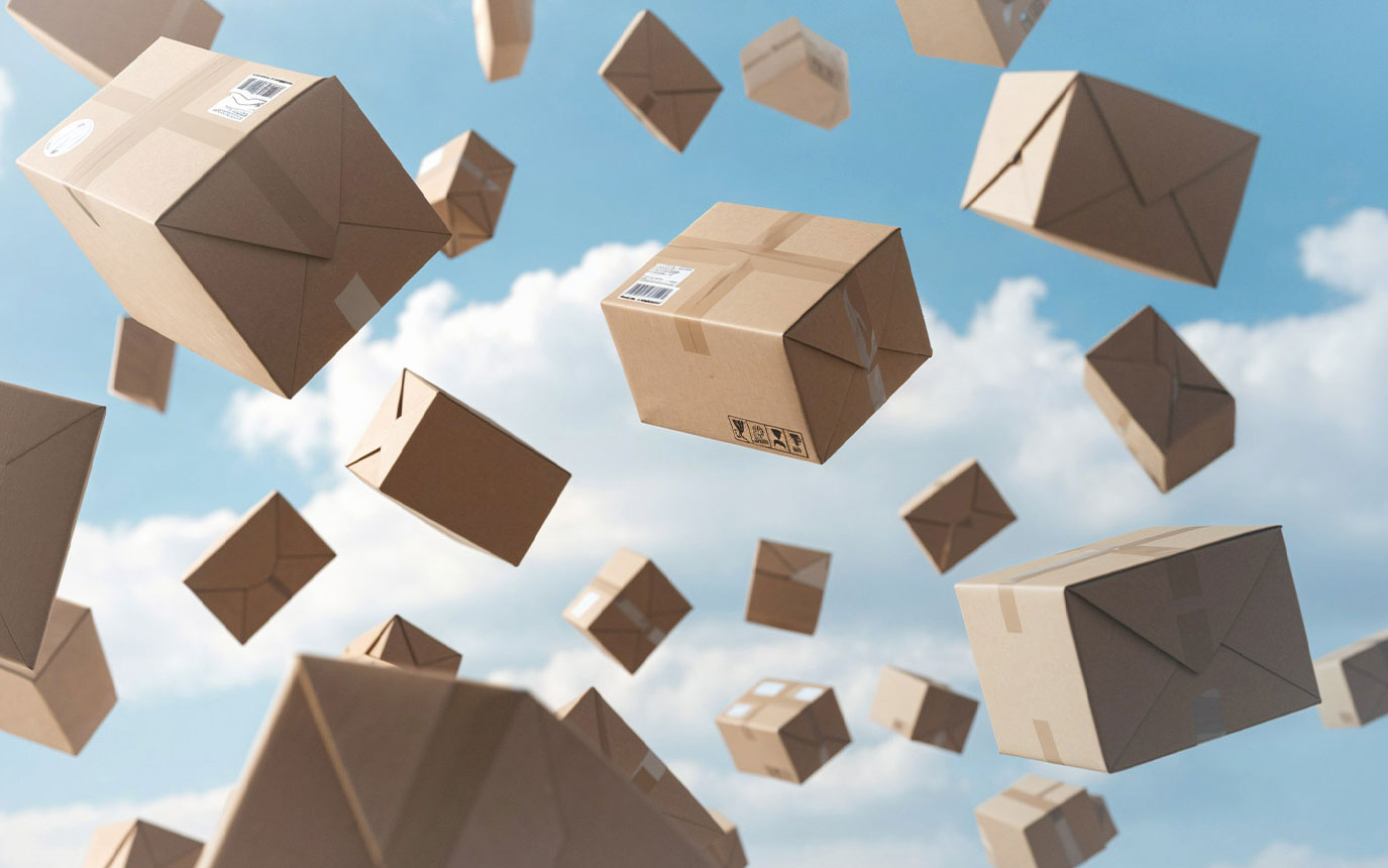 Ganz viele Pakete fliegen in der Luft