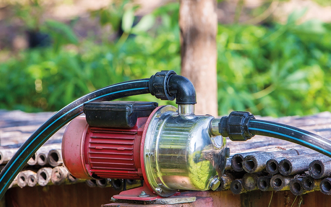 Oberflächenpumpe im Garten