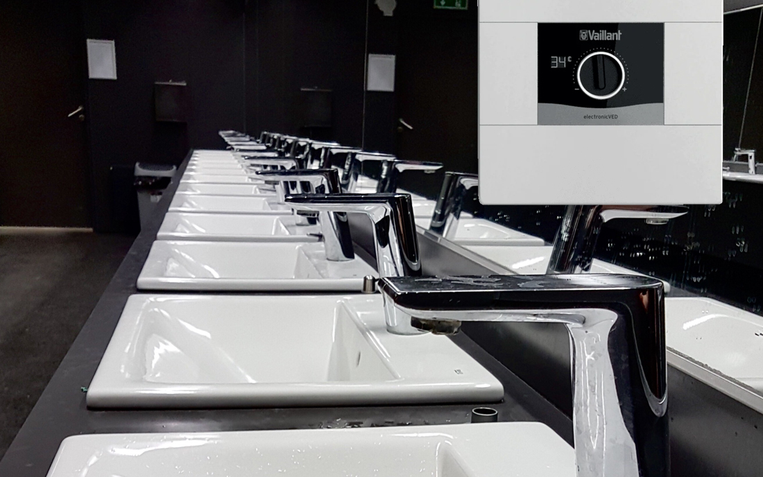 Viele Waschbecken und Durchlauferhitzer