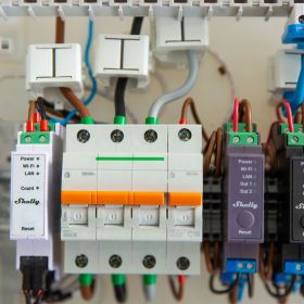 Shelly Stromzähler Pro 3EM, WLAN & LAN, 3 Phasen, 3x 120A, Inkl. 3 Klemmen, BT, Messfunktion, Hutschiene