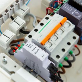 Shelly Stromzähler Pro 3EM, WLAN & LAN, 3 Phasen, 3x 120A, Inkl. 3 Klemmen, BT, Messfunktion, Hutschiene