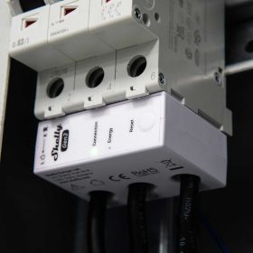 Shelly 3EM-63T Gen3 - Intelligentes 3-Phasen-Energiemessgerät mit flachen Anschlussklemmen