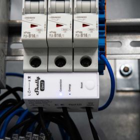 Shelly 3EM-63T Gen3 - Intelligentes 3-Phasen-Energiemessgerät mit flachen Anschlussklemmen