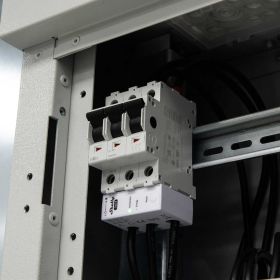 Shelly 3EM-63T Gen3 - Intelligentes 3-Phasen-Energiemessgerät mit flachen Anschlussklemmen