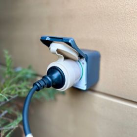 Shelly Plug & Play Outdoor Plug S Gen3 Zwischenstecker für draußen 12A Messfunktion WLAN Matter BT