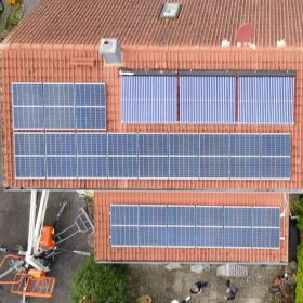 Selfio Schrägdach-Montageset (Pfanne/Ziegel) zur vertikalen Montage (Portrait) von 28 Photovoltaik-Modulen